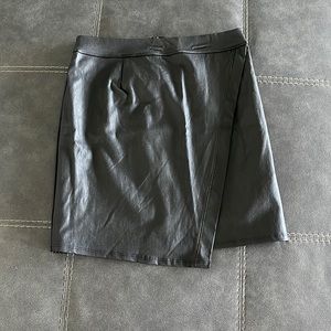 Black Skirt, with mock slit in the front. Windsor brand, never worn!